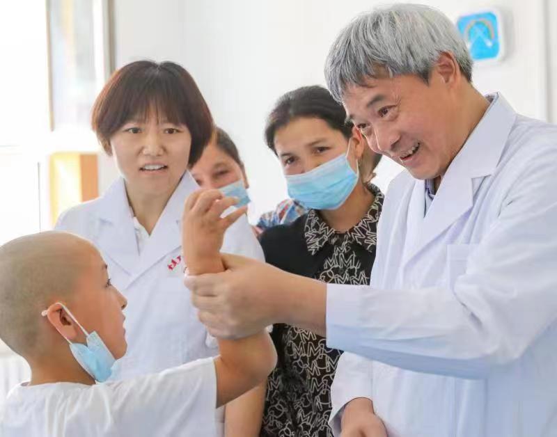 “赶考路”上再寻焦裕禄丨宋兆普坚定走诚信行医和公益救治脑瘫儿之路 | 香港中原网