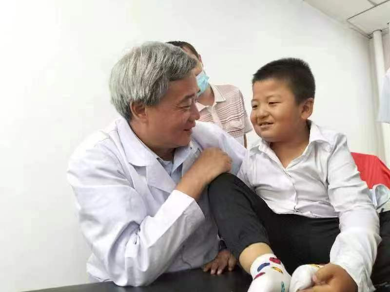 “赶考路”上再寻焦裕禄丨宋兆普坚定走诚信行医和公益救治脑瘫儿之路 | 香港中原网