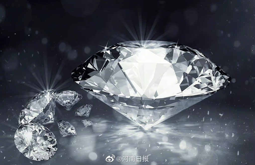 目前,柘城年产金刚石单晶15亿克拉,微粉47亿克拉,加工首饰钻石13亿