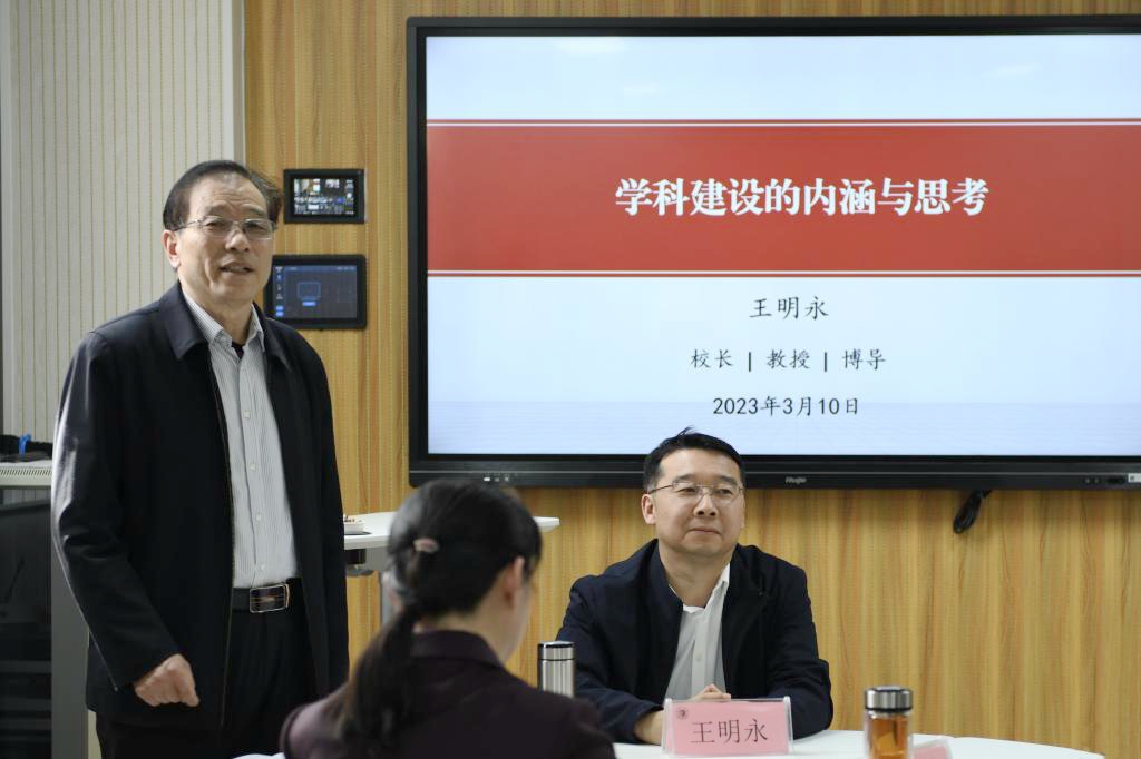 商丘医专校长王明永带队赴黄淮学院考察交流