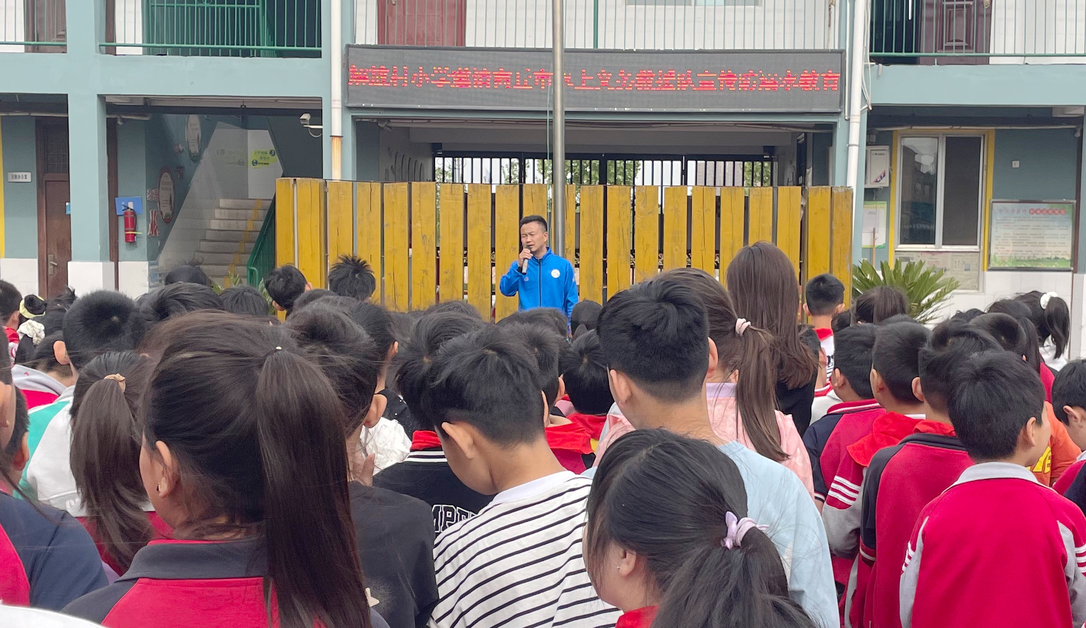 商丘市水上义务救援队到梁园区解放村小学开展防溺水安全教育活动 | 香港中原网