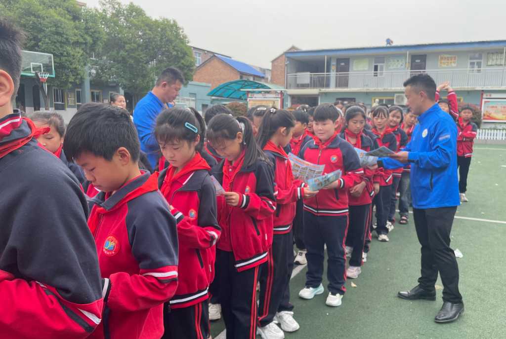 商丘市水上义务救援队到梁园区解放村小学开展防溺水安全教育活动 | 香港中原网