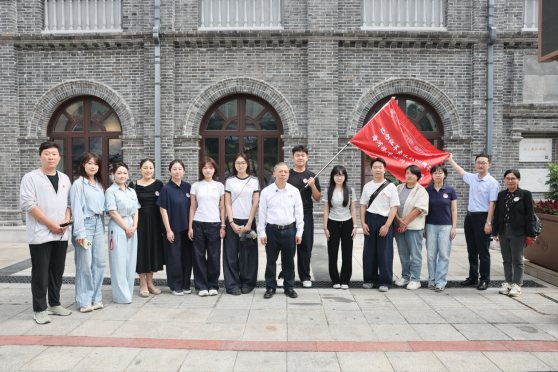 走在新长征路上
